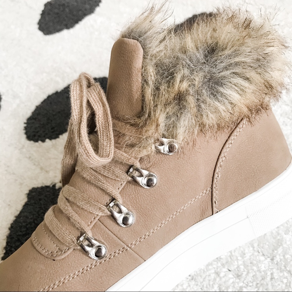 🆕 /DAISIE/ High Top Fur Lace Up Sneakers - Picture 7 of 11